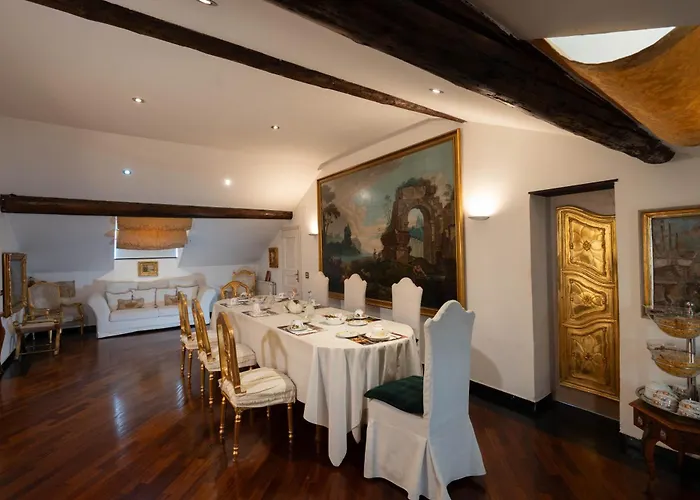 Morali Palace Pensión Génova